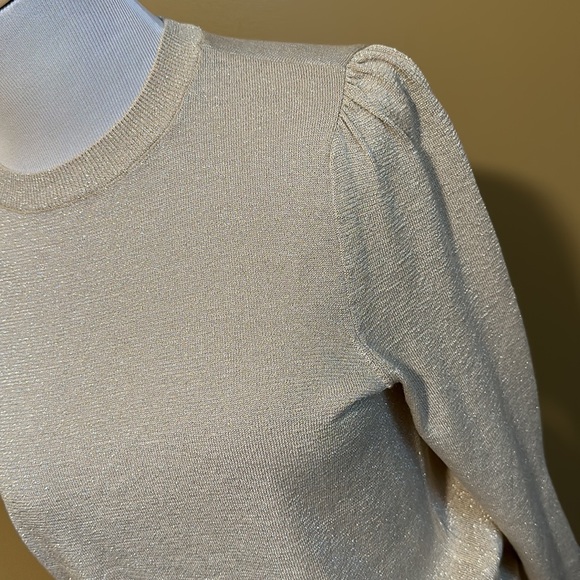 👛 H&M Metallic Puff Sleeve Lightweight Sweater - Picture 2 of 5